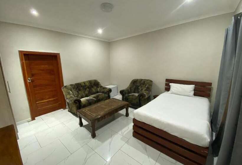 هتل Zambezi Ultima Lodge