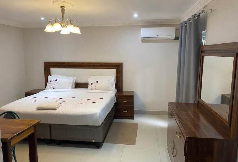 هتل Zambezi Ultima Lodge