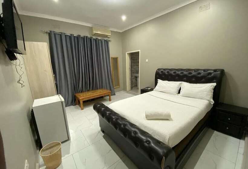 هتل Zambezi Ultima Lodge