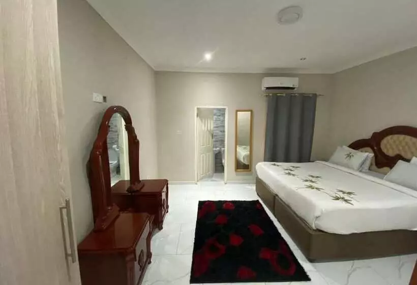 هتل Zambezi Ultima Lodge