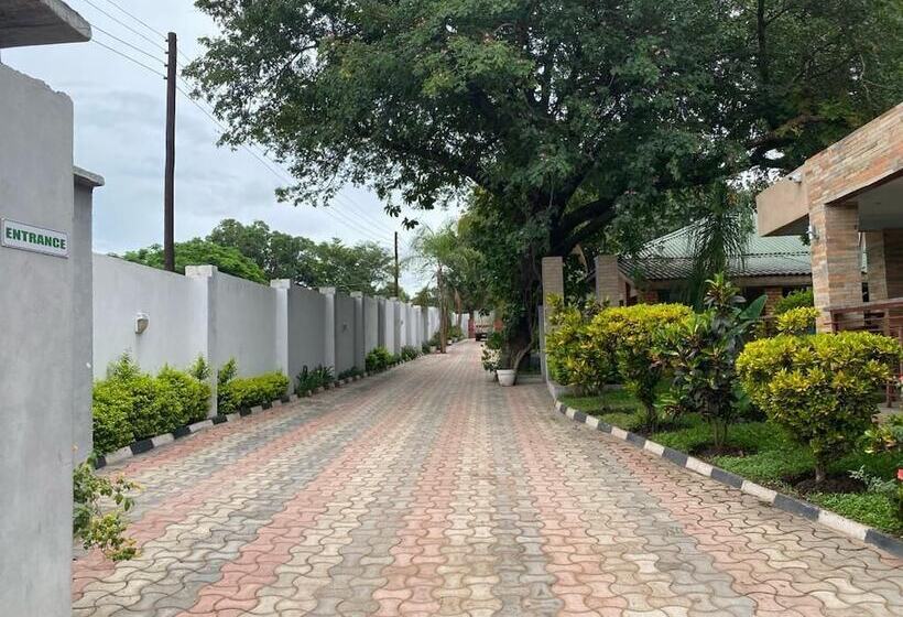 هتل Zambezi Ultima Lodge