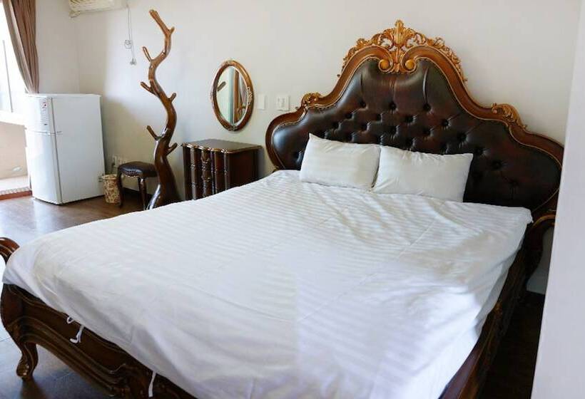 Jeju Oedolgaenara Pension & Guesthouse