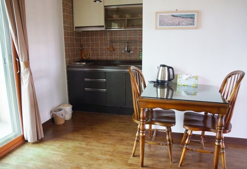 Jeju Oedolgaenara Pension & Guesthouse