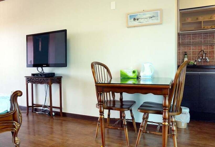 Jeju Oedolgaenara Pension & Guesthouse