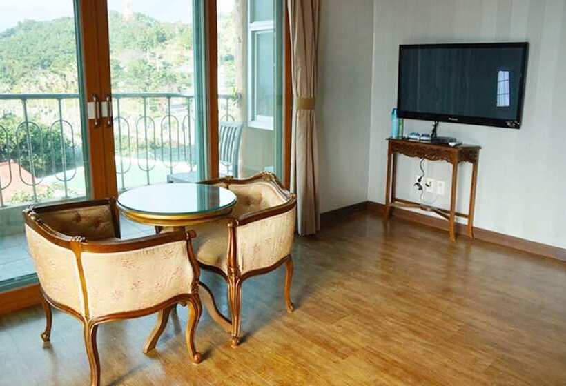 Jeju Oedolgaenara Pension & Guesthouse