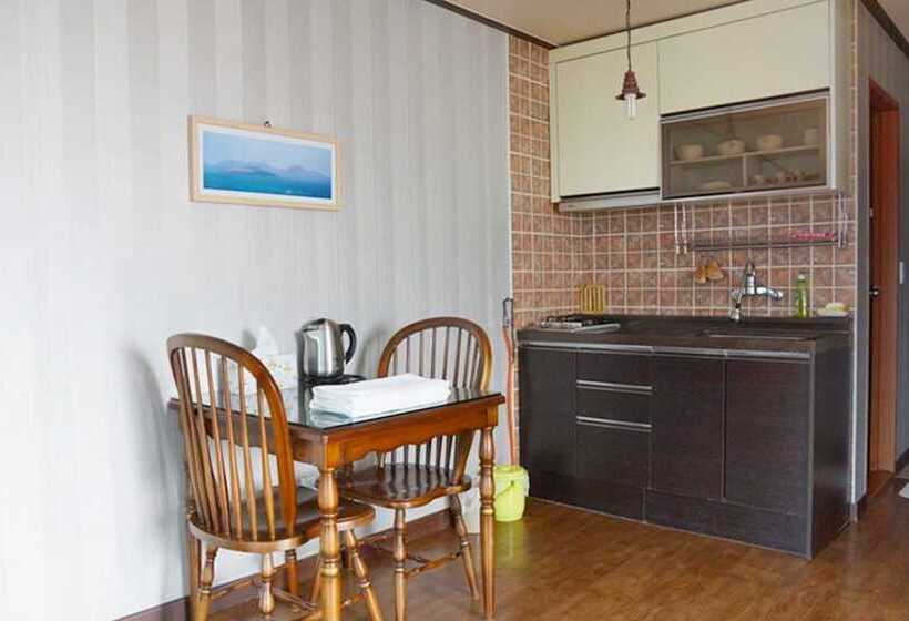 Jeju Oedolgaenara Pension & Guesthouse