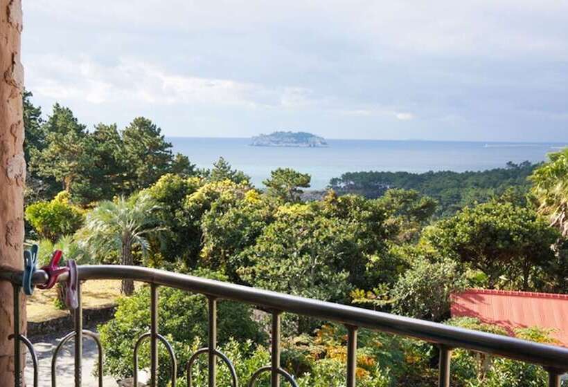 Jeju Oedolgaenara Pension & Guesthouse