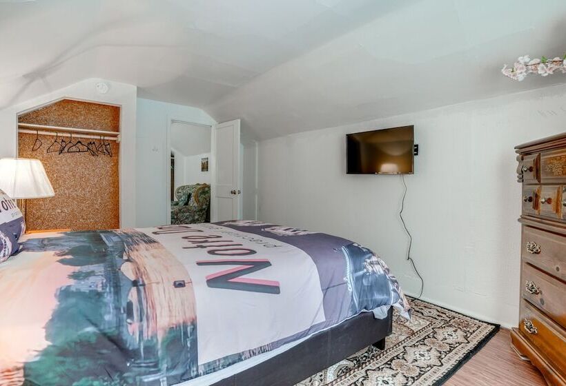 Niles Vacation Rental Near St Joseph River!