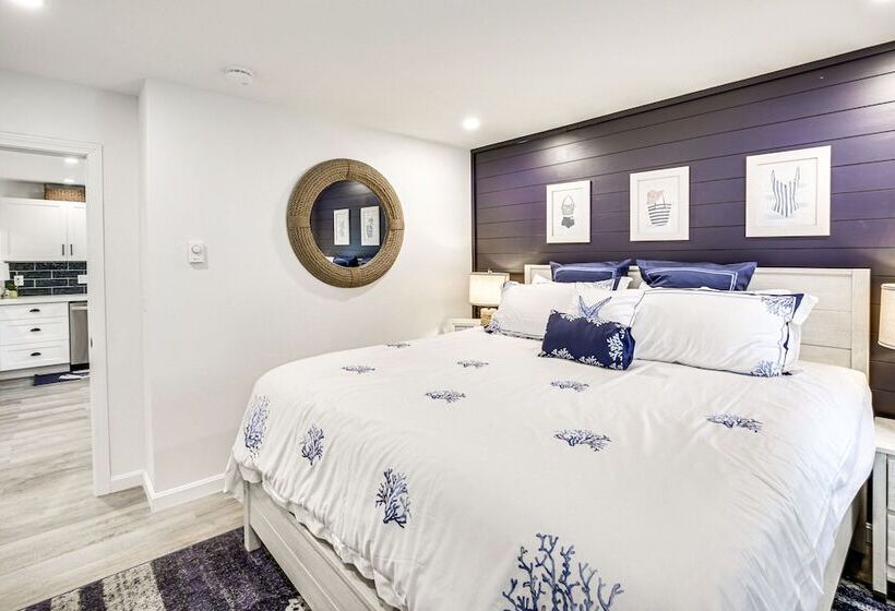 Old Orchard Beach Home: Steps To Beach & Pier!