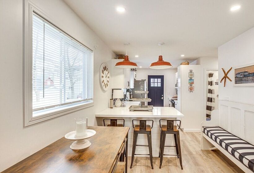 Old Orchard Beach Home: Steps To Beach & Pier!