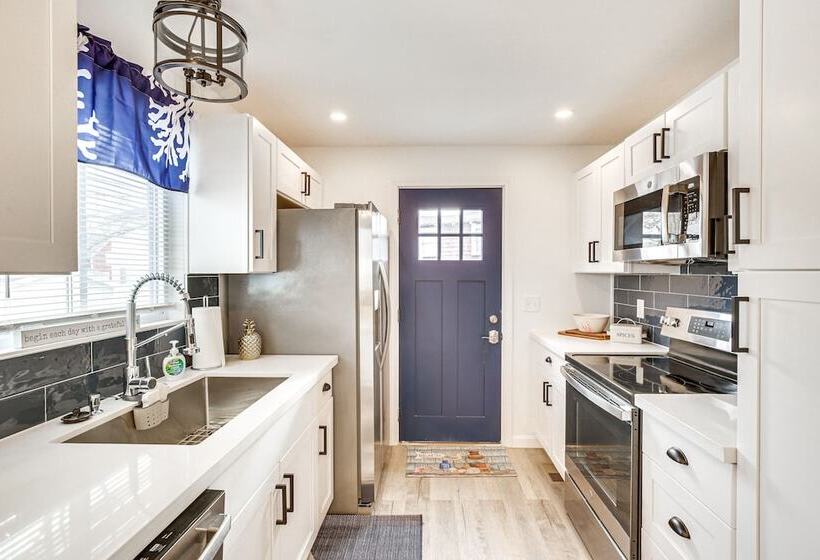 Old Orchard Beach Home: Steps To Beach & Pier!