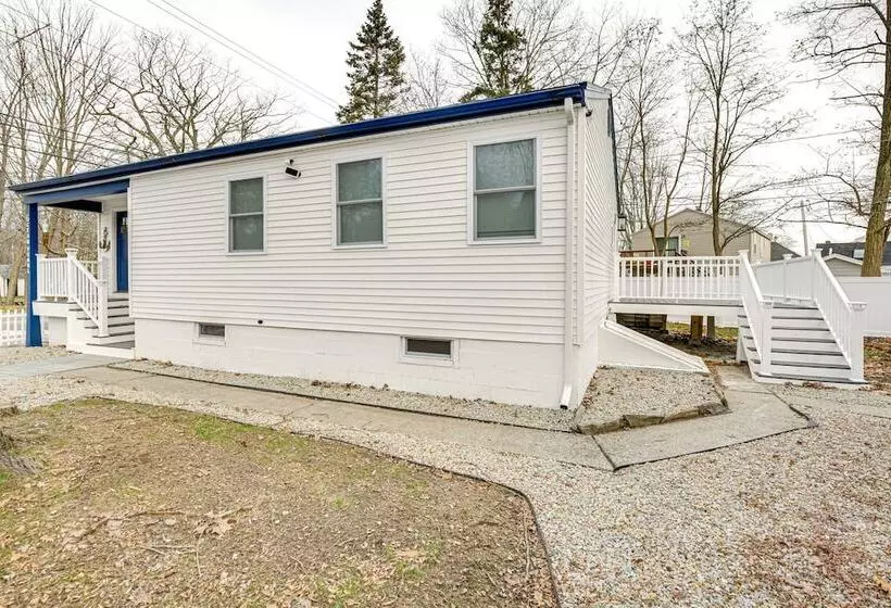 Old Orchard Beach Home: Steps To Beach & Pier!