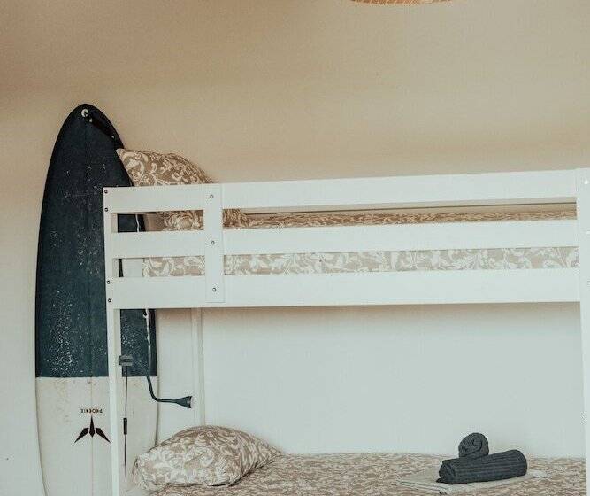 膳宿费 The Far End Surf House