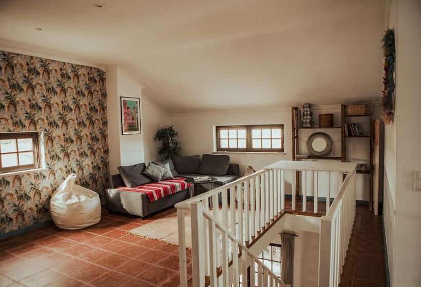 膳宿费 The Far End Surf House