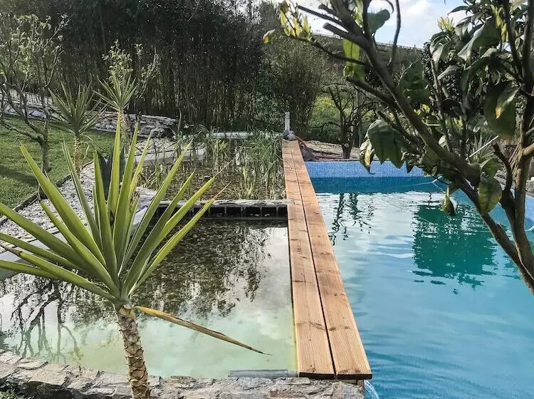 Majatalo The Far End Surf House