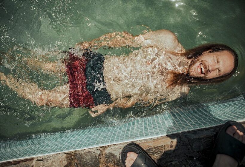 膳宿费 The Far End Surf House