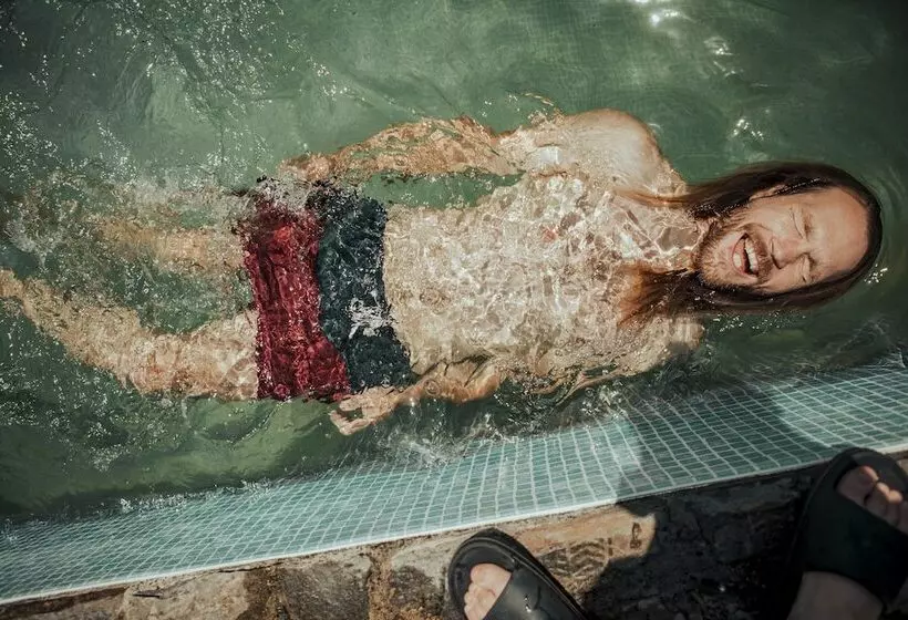 Majatalo The Far End Surf House