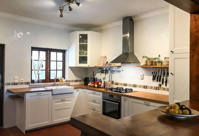 膳宿费 The Far End Surf House