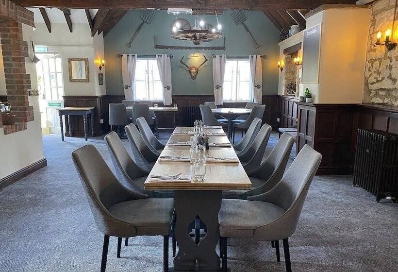 Пансион The Village Inn