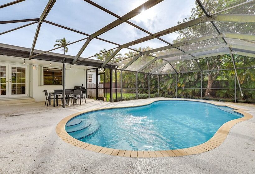 Pet Friendly South Miami Home W/ Private Pool!