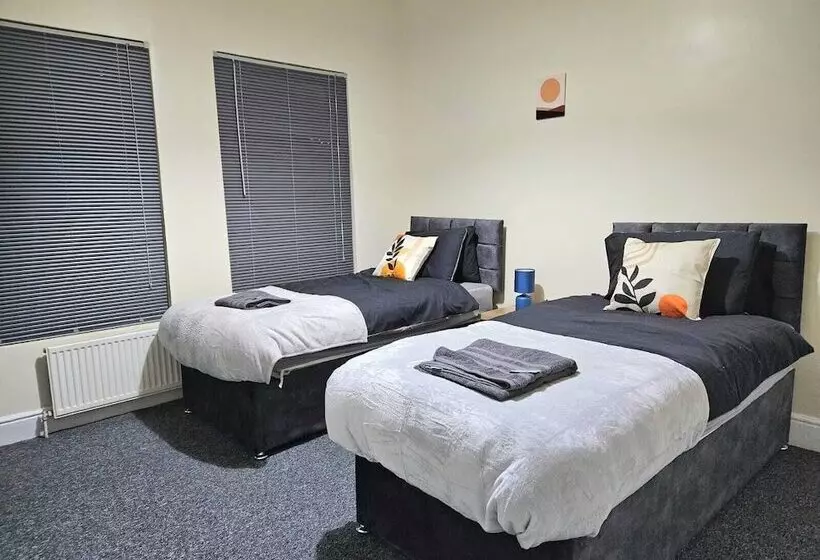 レジデンス Spacious,luxury, Near City Center, Free Parking