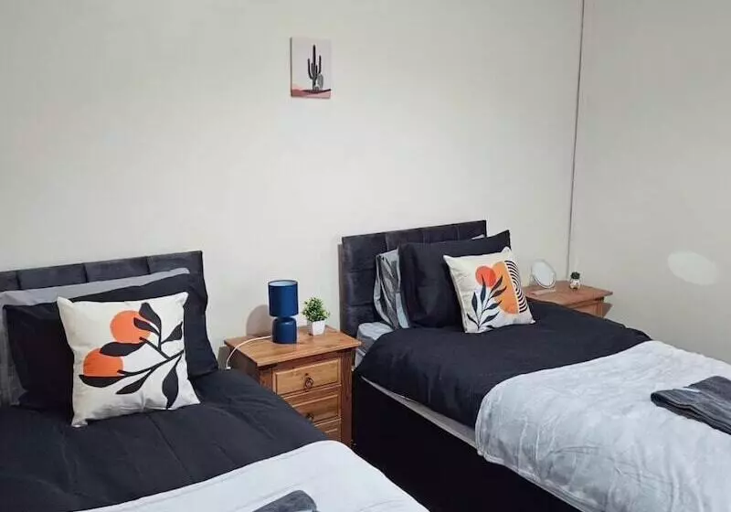 レジデンス Spacious,luxury, Near City Center, Free Parking