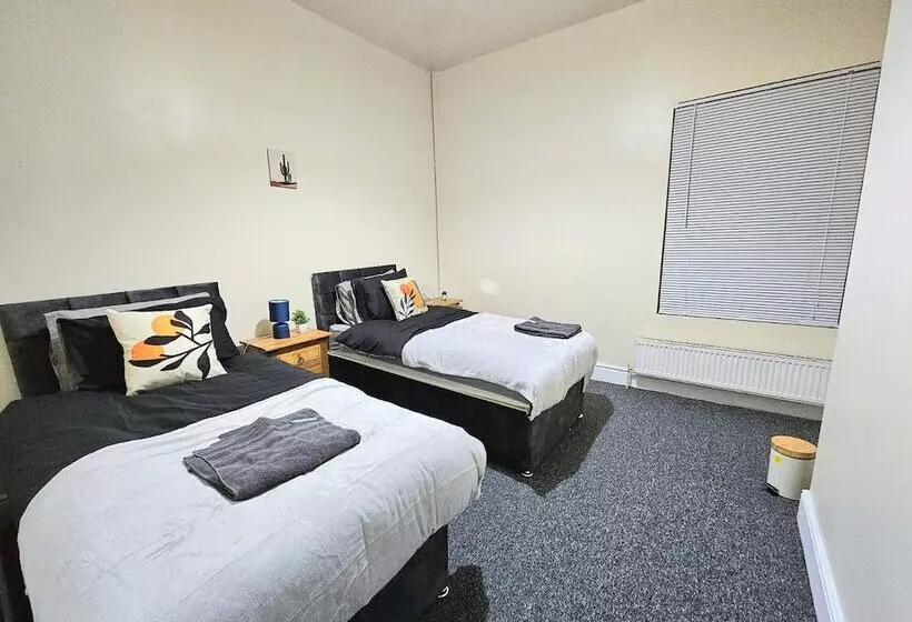 レジデンス Spacious,luxury, Near City Center, Free Parking