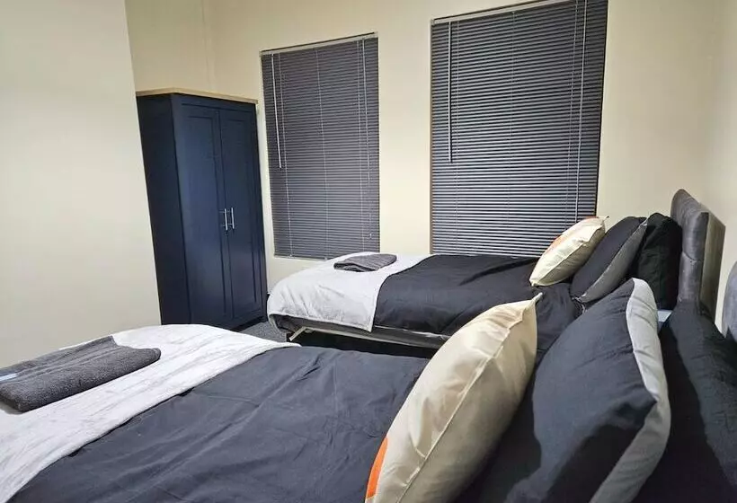 レジデンス Spacious,luxury, Near City Center, Free Parking