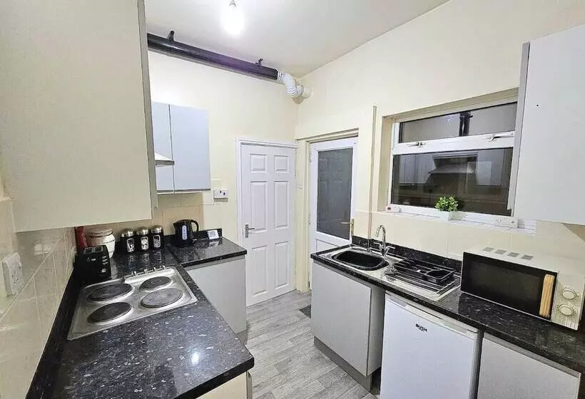 レジデンス Spacious,luxury, Near City Center, Free Parking