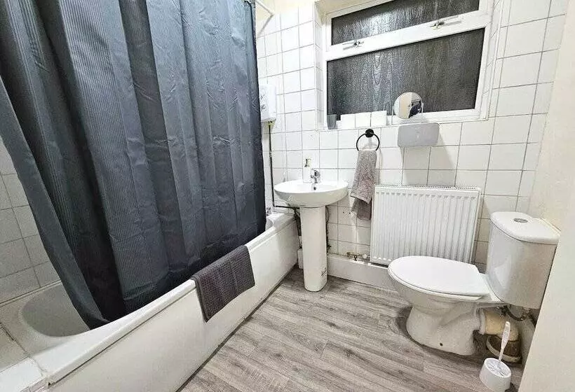 レジデンス Spacious,luxury, Near City Center, Free Parking