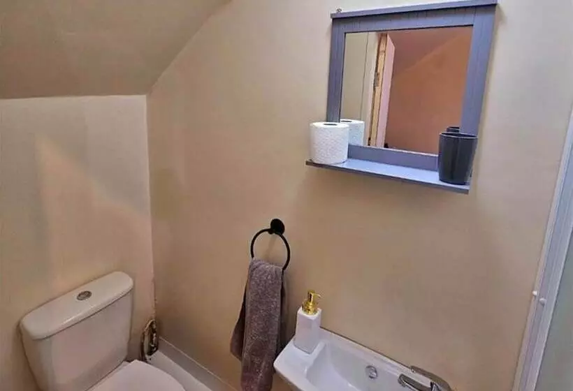 レジデンス Spacious,luxury, Near City Center, Free Parking