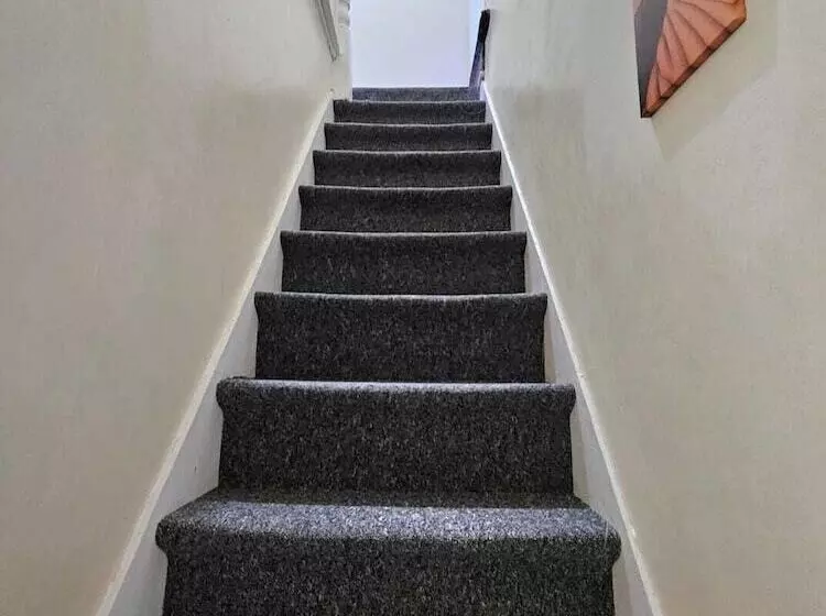 レジデンス Spacious,luxury, Near City Center, Free Parking