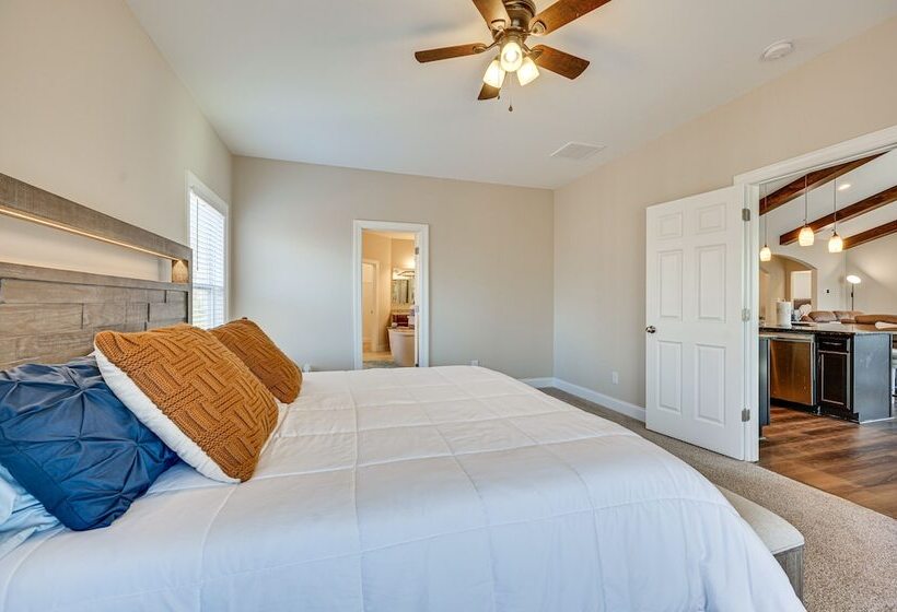 Home Gym & Fireplace: Roaring River Retreat