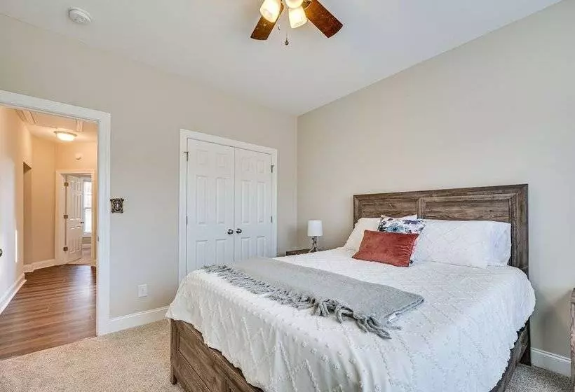 Home Gym & Fireplace: Roaring River Retreat