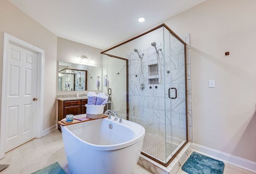 Home Gym & Fireplace: Roaring River Retreat