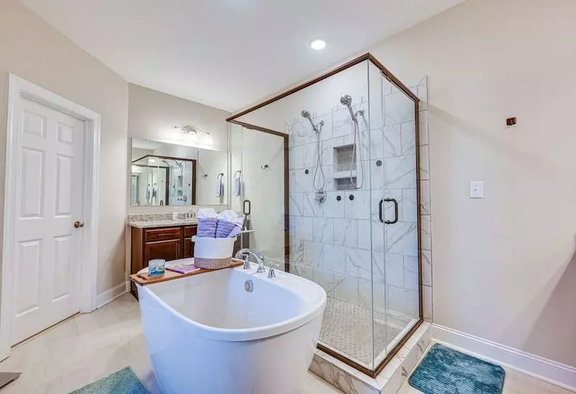 Home Gym & Fireplace: Roaring River Retreat