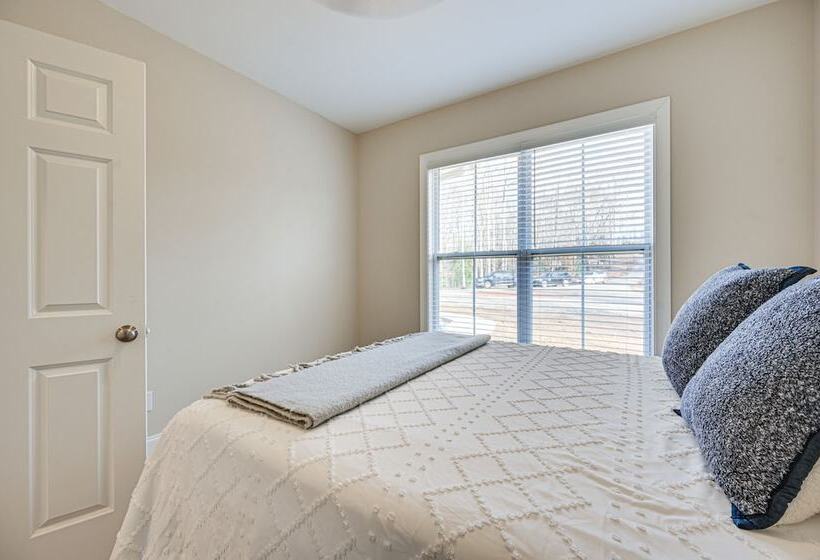 Home Gym & Fireplace: Roaring River Retreat