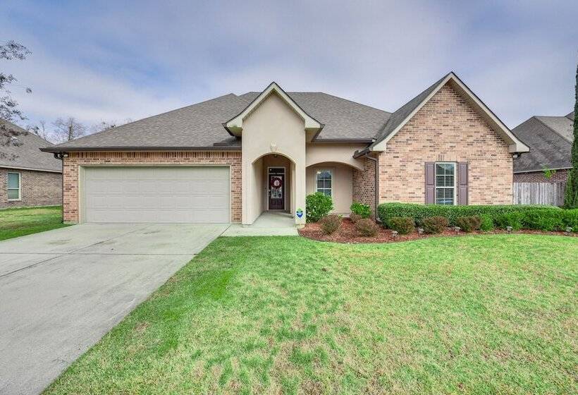 Spacious Zachary Home: 12 Mi To Baton Rouge!