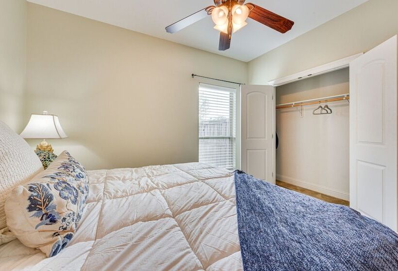 Spacious Zachary Home: 12 Mi To Baton Rouge!