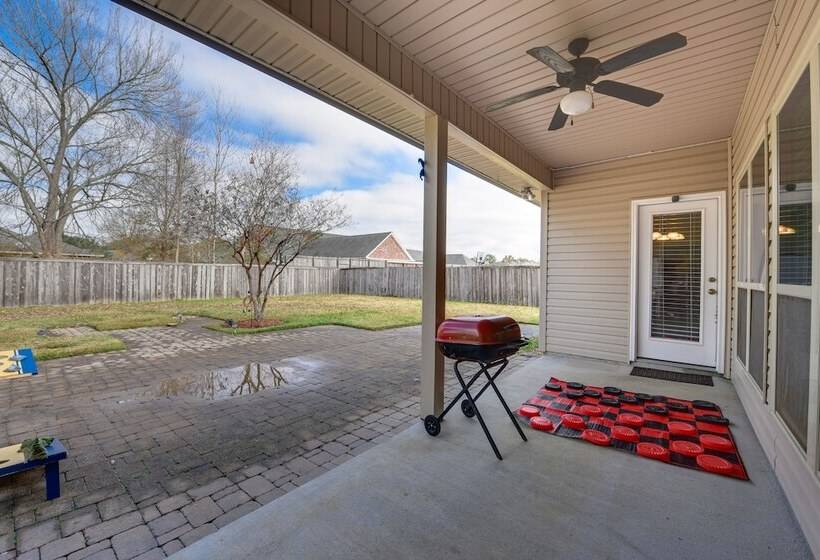 Spacious Zachary Home: 12 Mi To Baton Rouge!