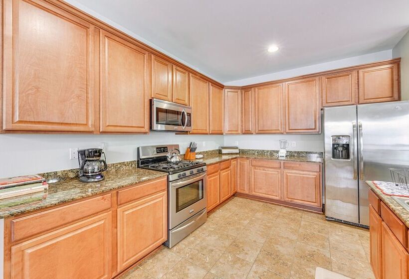 Spacious Zachary Home: 12 Mi To Baton Rouge!