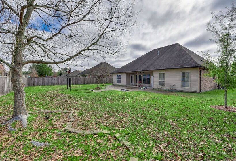 Spacious Zachary Home: 12 Mi To Baton Rouge!