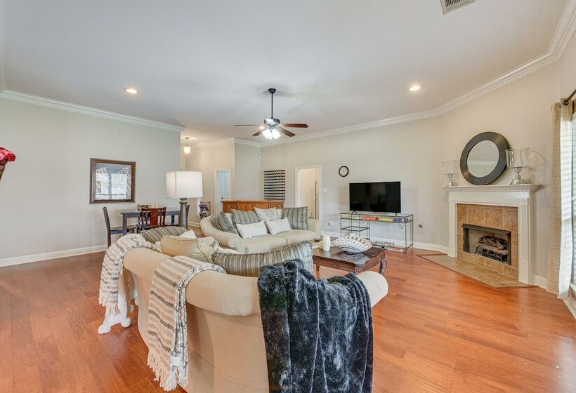 Spacious Zachary Home: 12 Mi To Baton Rouge!