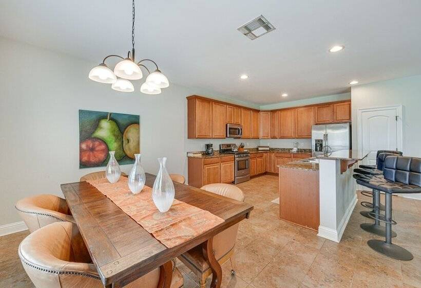 Spacious Zachary Home: 12 Mi To Baton Rouge!