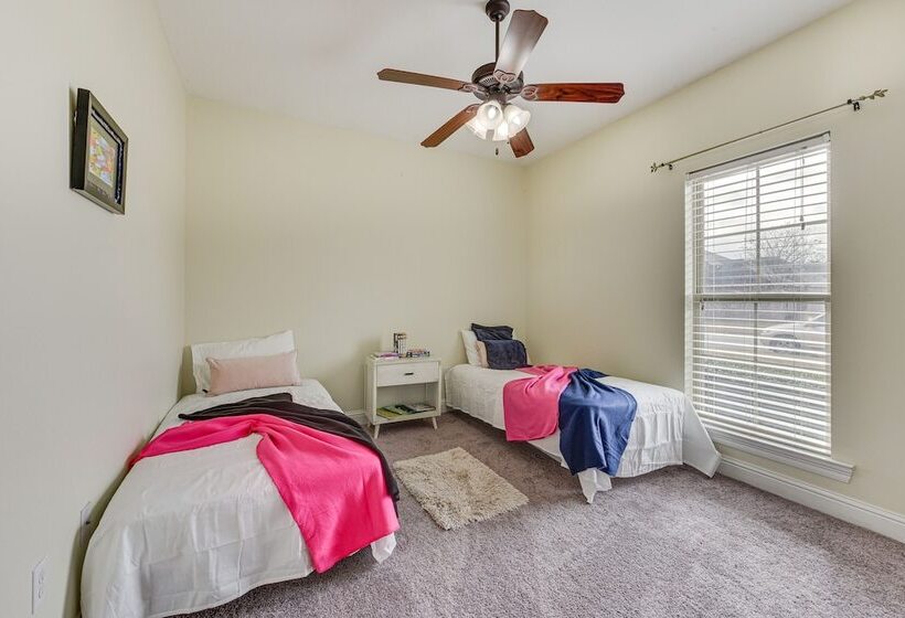 Spacious Zachary Home: 12 Mi To Baton Rouge!