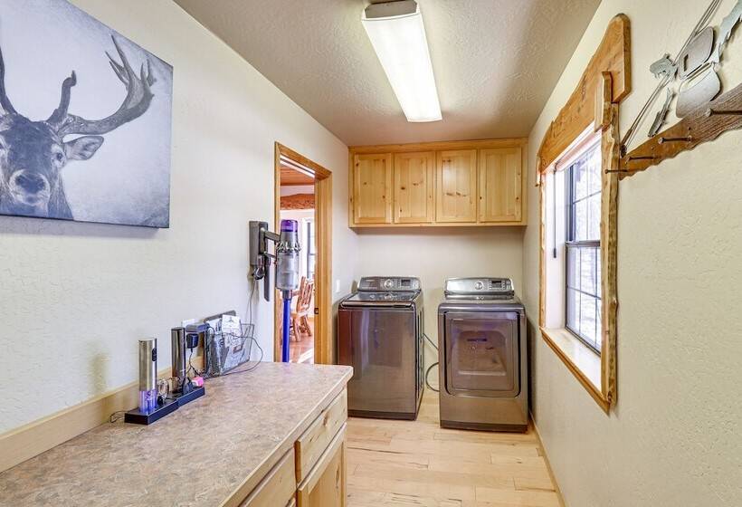 Stunning Pinetop Lakeside Cabin: Ski, Golf, Hike!