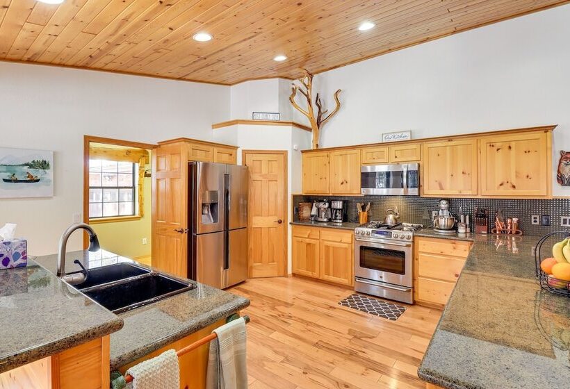 Stunning Pinetop Lakeside Cabin: Ski, Golf, Hike!