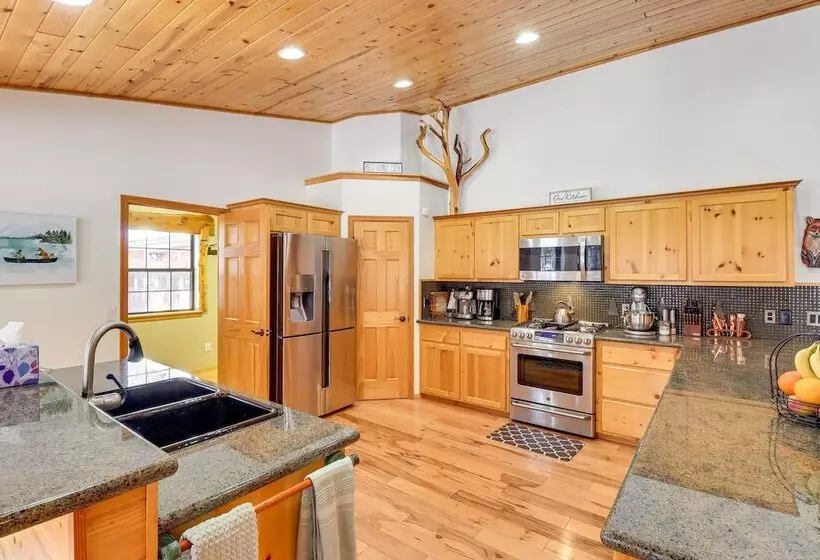 Stunning Pinetop Lakeside Cabin: Ski, Golf, Hike!