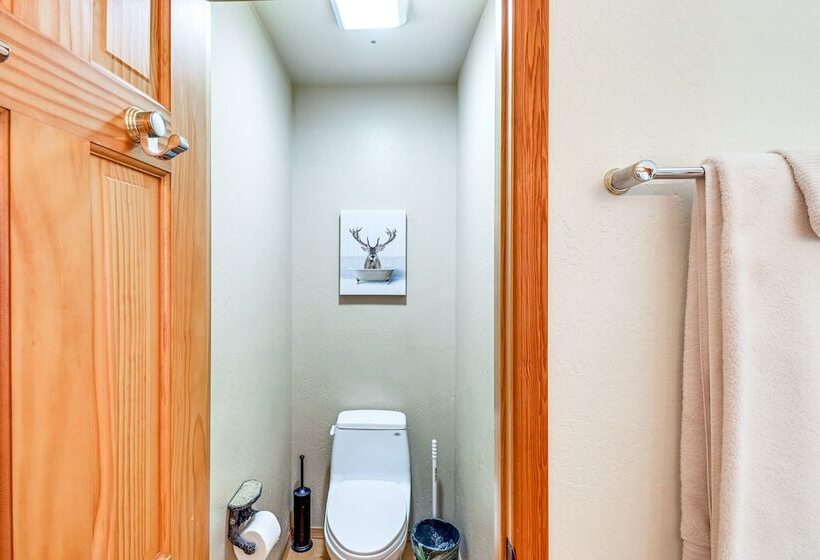 Stunning Pinetop Lakeside Cabin: Ski, Golf, Hike!