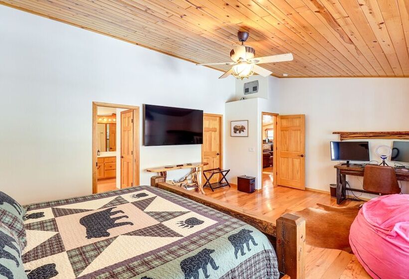 Stunning Pinetop Lakeside Cabin: Ski, Golf, Hike!